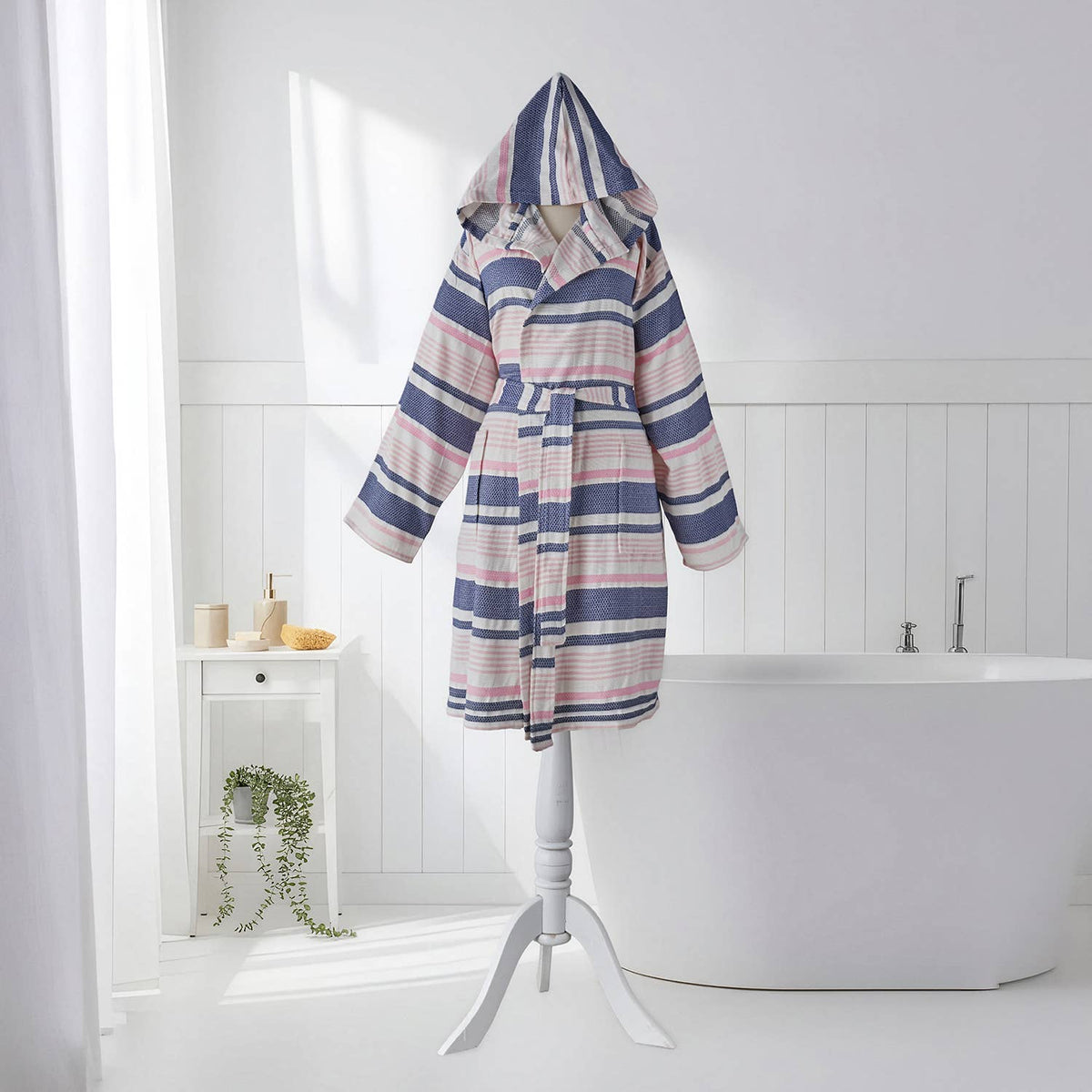 Check Turkish cotton bathrobe – hooded, fringed hood edge | Kikoya