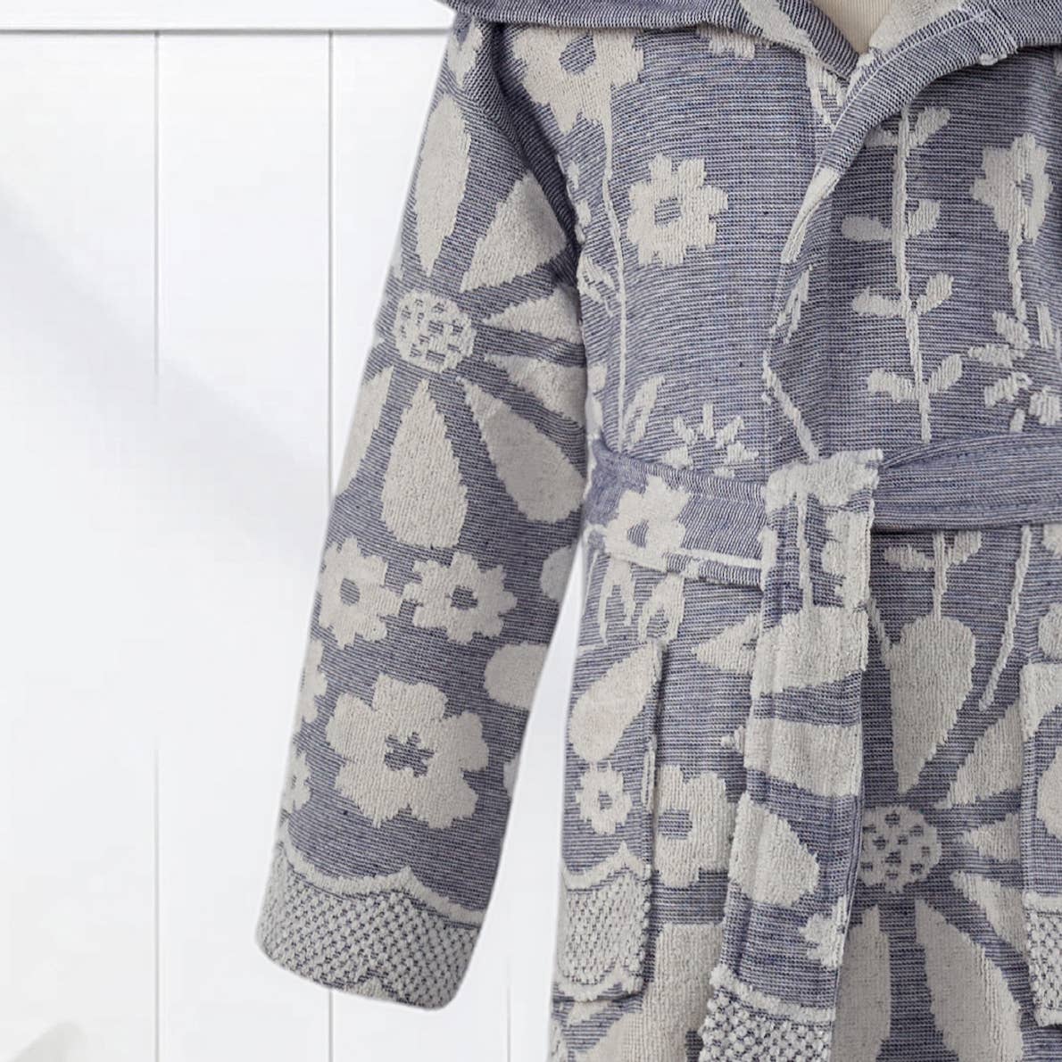 Daisy kids Turkish bathrobe – floral jacquard, hooded, ages 5-8 | Kikoya