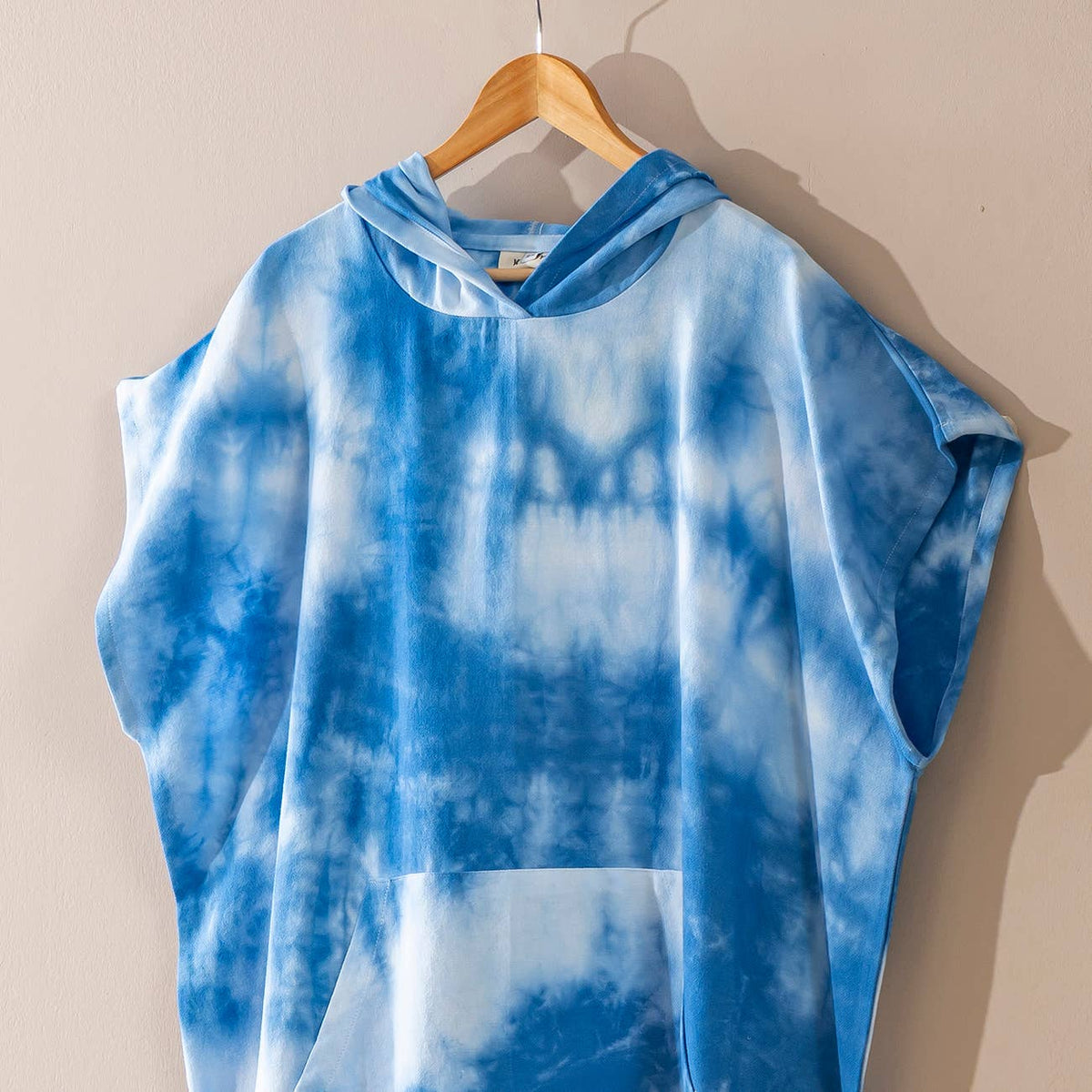 Marble Adult Hooded Changing Poncho – Blue Tie-dye, hood detail | Kikoya