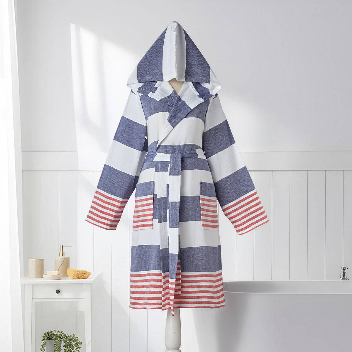 Mediterranean flat-woven Turkish hooded bathrobe – Navy & Red, front view | Kikoya