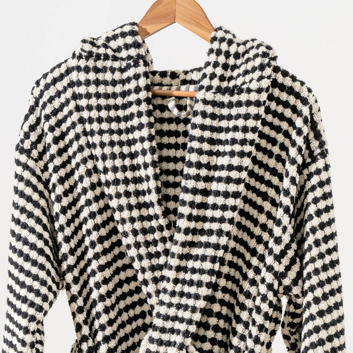 Pompom Turkish bathrobe – Black & White, Hooded, close-up | Kikoya