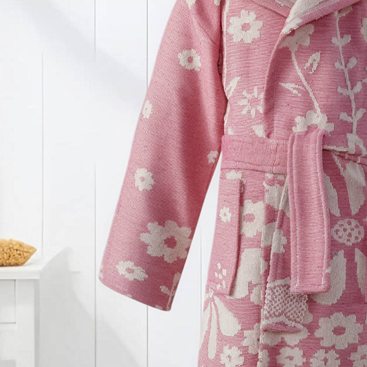 Daisy kids Turkish bathrobe – floral jacquard, hooded, ages 5-8 | Kikoya