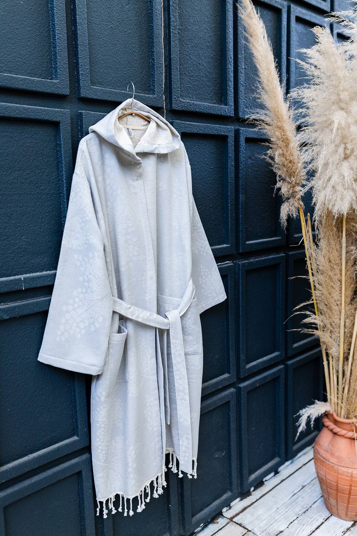 Leaves raised terry Turkish bathrobe, hooded, grey leaf jacquard | Kikoya