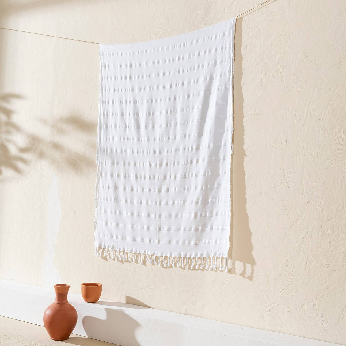 Stonewashed Turkish beach towel – White | Kikoya