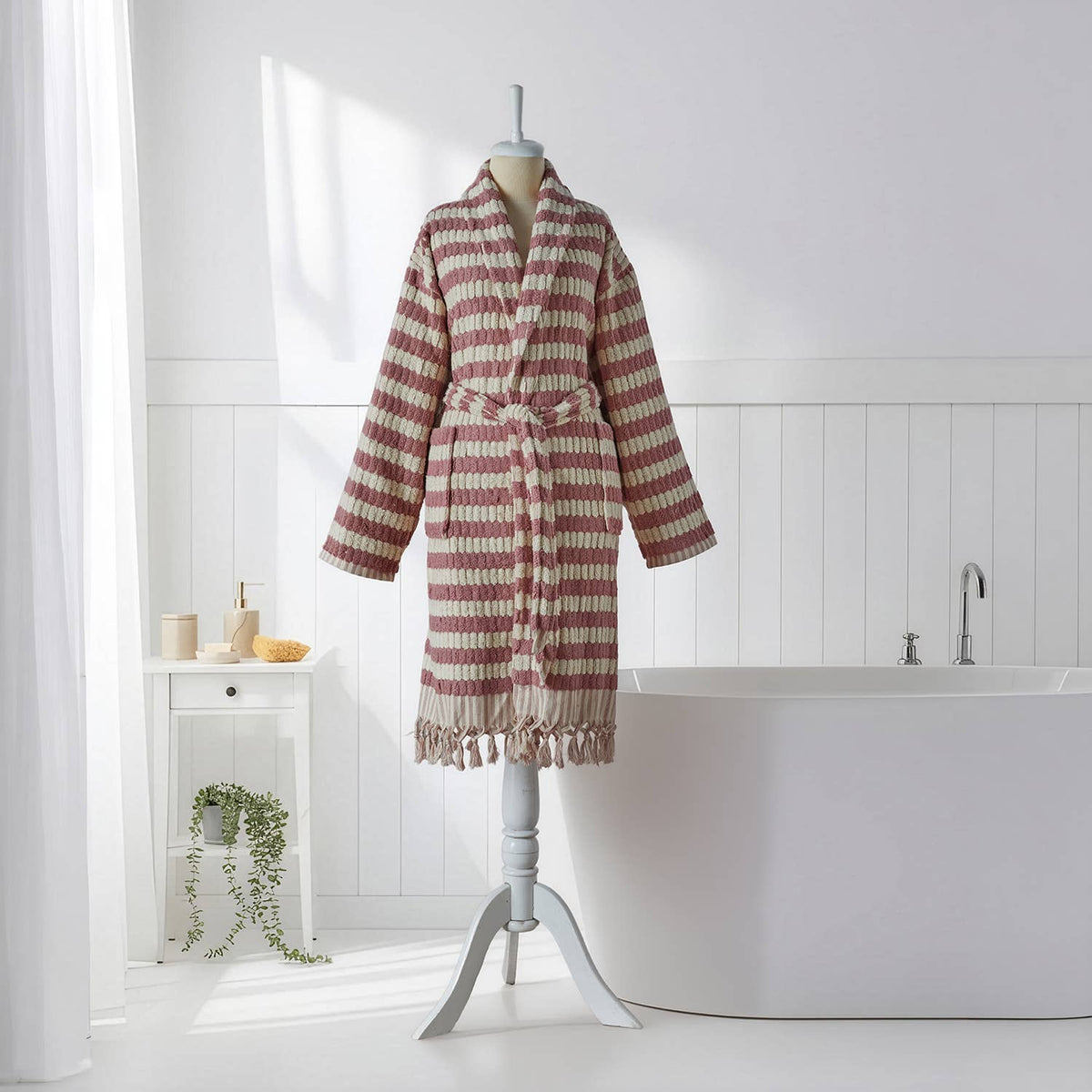 Pompom Turkish bathrobe – Lokum Rose, Shawl Collar, texture detail | Kikoya