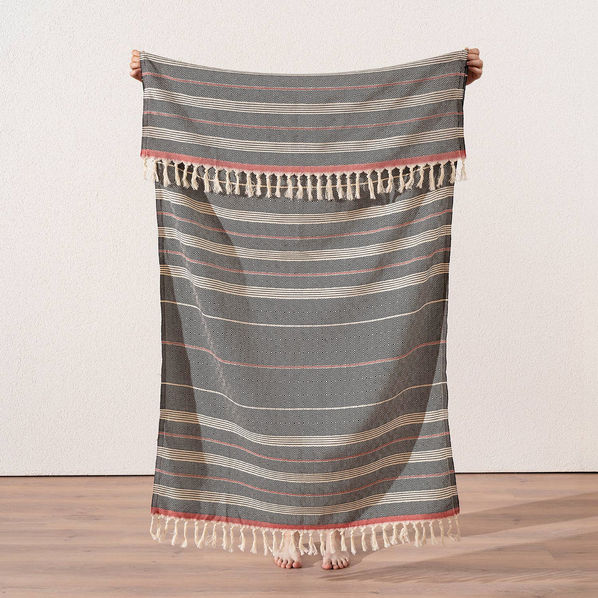 Diamonde Turkish beach towel – Black | Kikoya