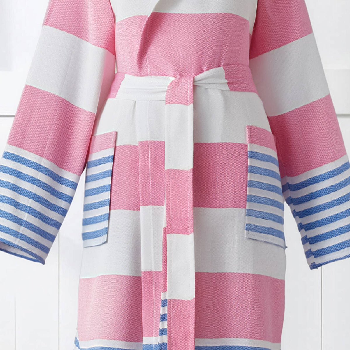 Mediterranean flat-woven Turkish hooded bathrobe – Pink & Blue, tie belt and pocket detail | Kikoya