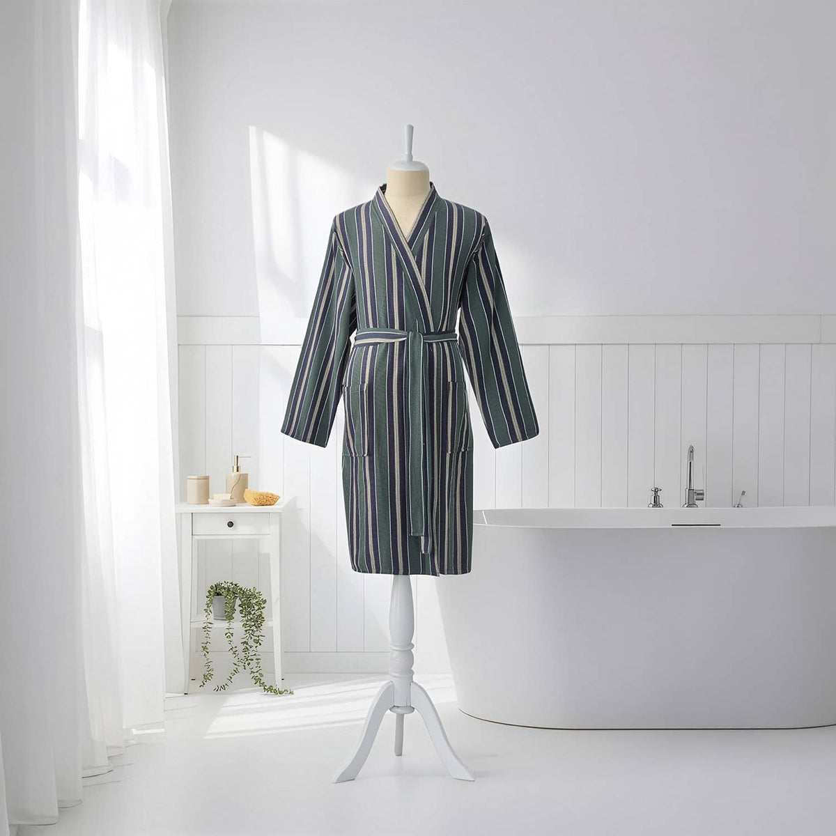 Pinstripe Turkish cotton bathrobe in forest green – kimono | Kikoya