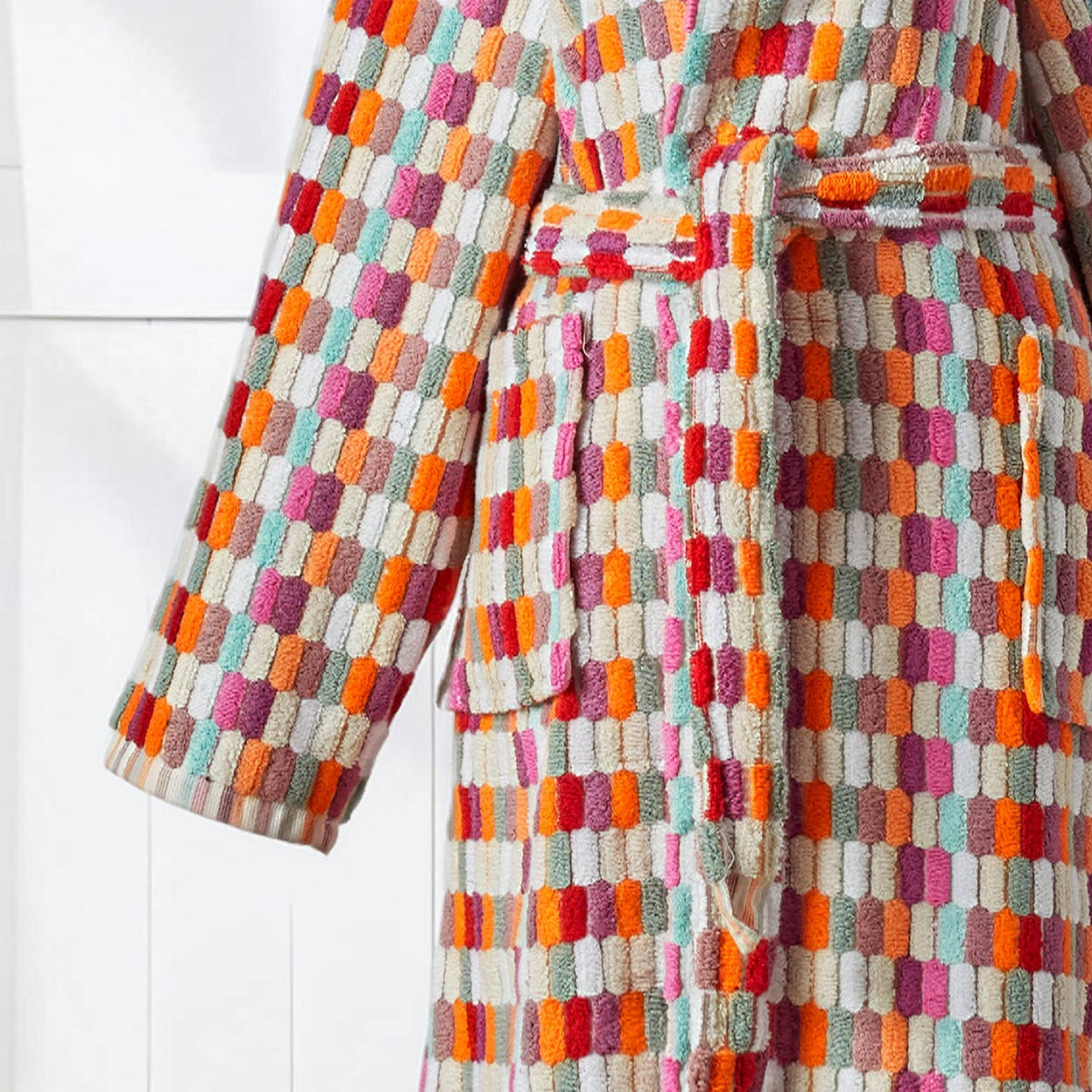 Pompom Turkish bathrobe – Lokum Pink Multi, Hooded, texture detail | Kikoya