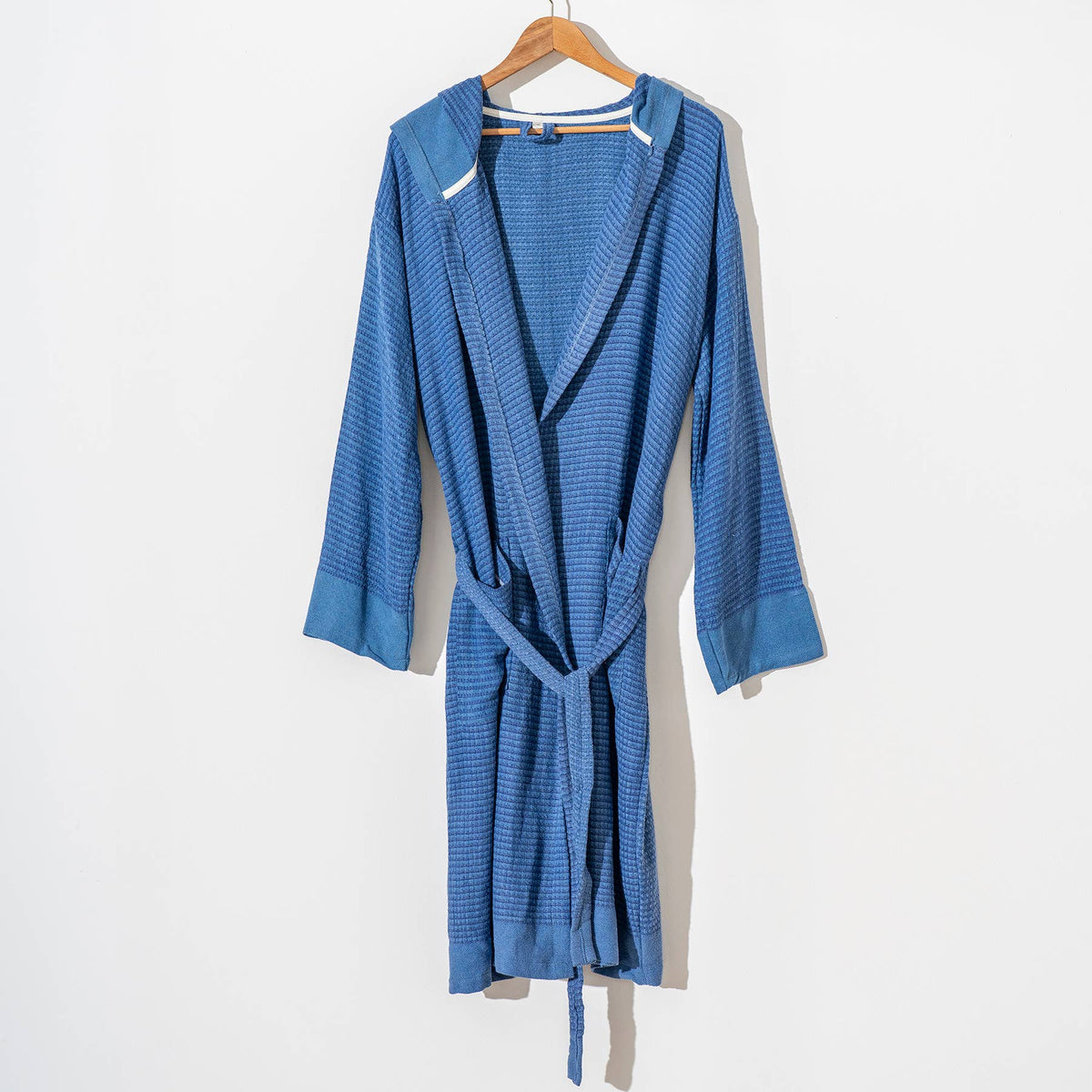 Stonewashed lightweight waffle Turkish bathrobe, hooded and belted | Kikoya