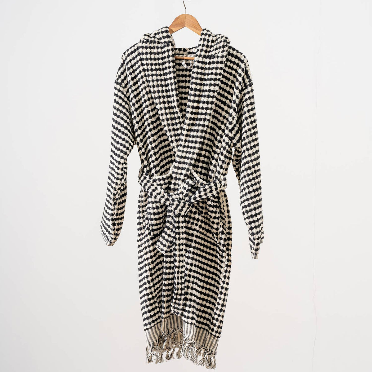 Pompom Turkish bathrobe – Black & White, Hooded, collar detail | Kikoya
