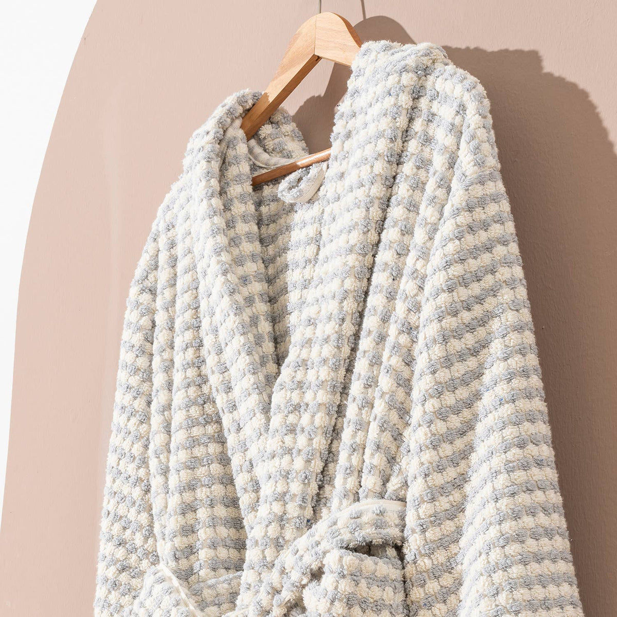 Pompom Turkish bathrobe – Grey, Hooded, texture detail | Kikoya