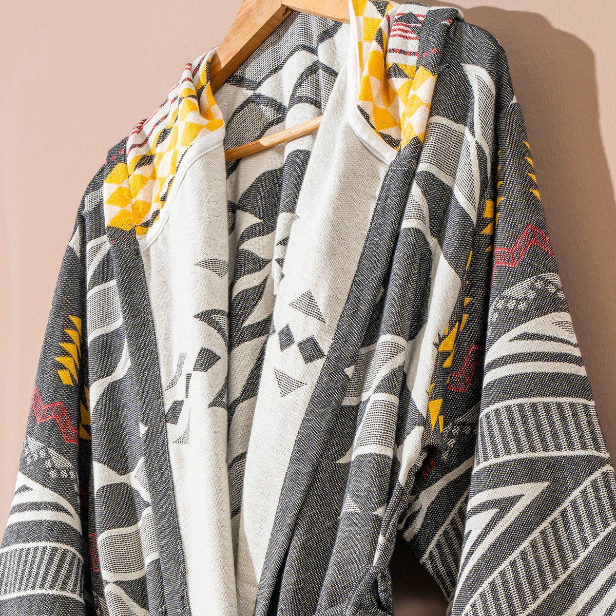 Tribal flat-woven Turkish bathrobe in black & white – kimono, pompom trim | Kikoya