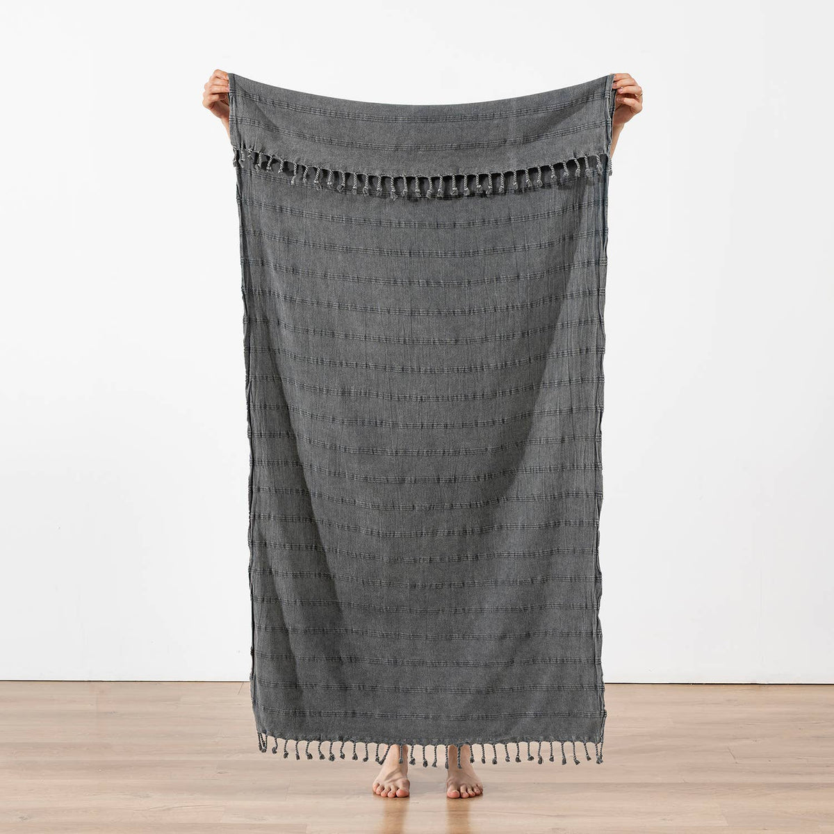 Stonewashed Turkish beach towel – Anthracite | Kikoya