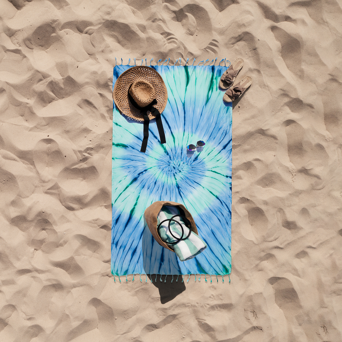 Tie-dye Turkish beach towel in ocean blue spiral, 33x65 in, sand-shedding flat weave | Kikoya