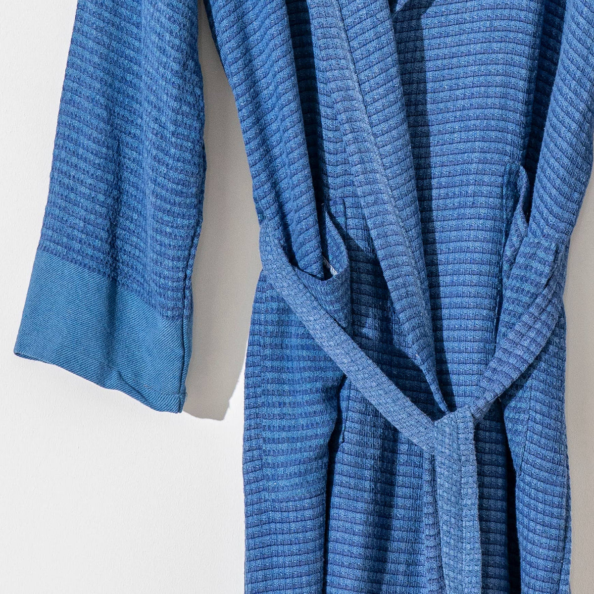 Stonewashed lightweight waffle Turkish bathrobe, hooded and belted | Kikoya