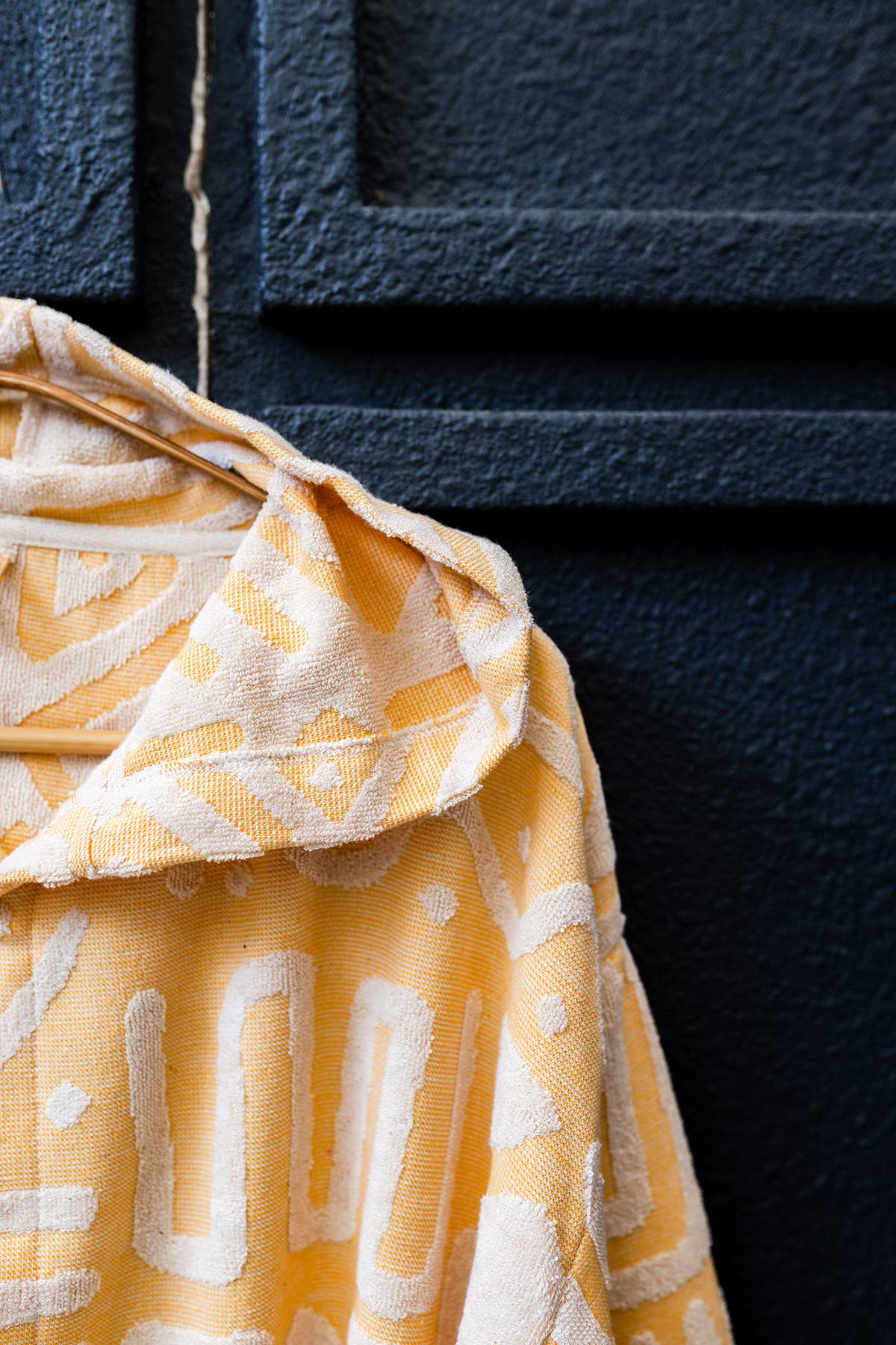 MixGeo raised terry Turkish bathrobe, hooded with a geometric jacquard | Kikoya