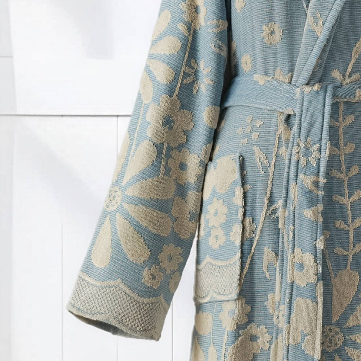 Daisy raised terry Turkish bathrobe – floral jacquard, shawl collar | Kikoya