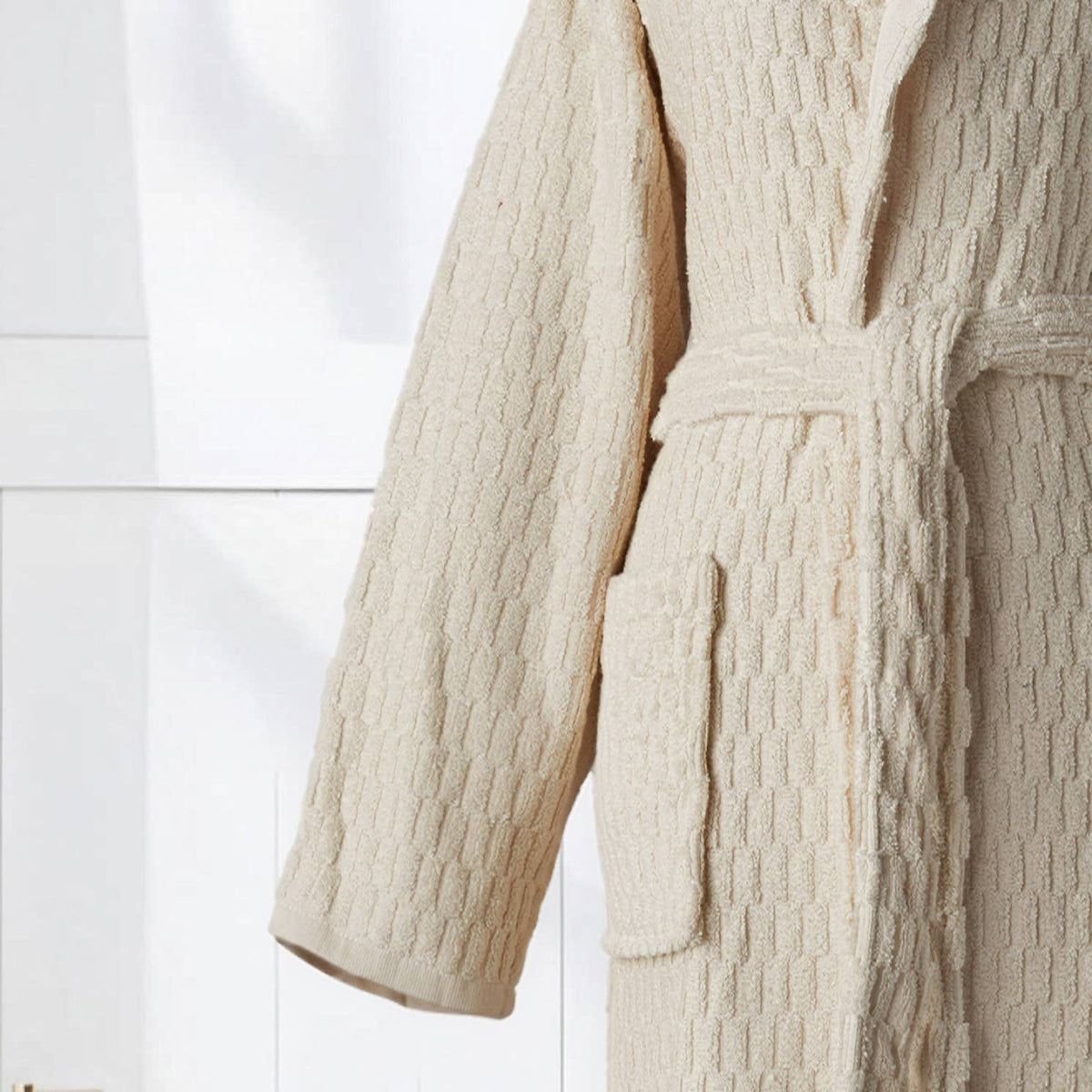 Pompom Turkish bathrobe – Lokum Natural, Hooded, texture detail | Kikoya