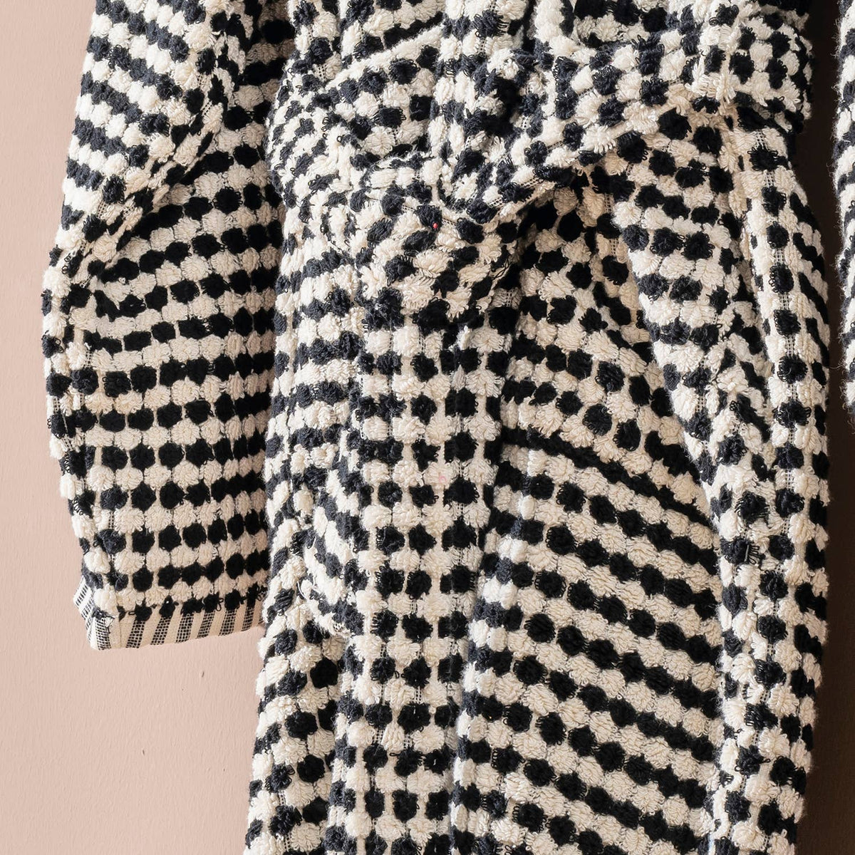 Pompom Turkish bathrobe – Black & White, Hooded, back view | Kikoya