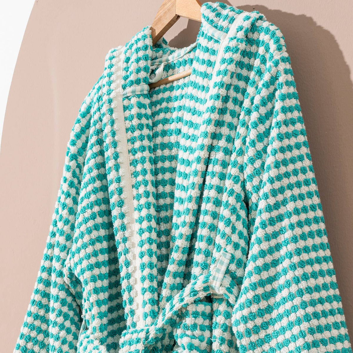 Pompom Turkish bathrobe – Green & White, Hooded, texture detail | Kikoya