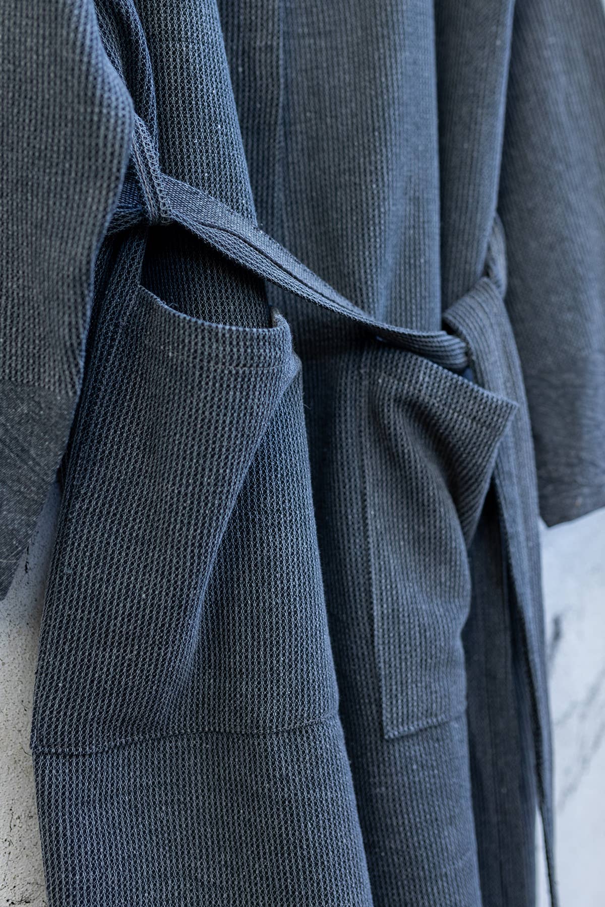Stonewash waffle Turkish bathrobe, hooded and belted, in burgundy | Kikoya
