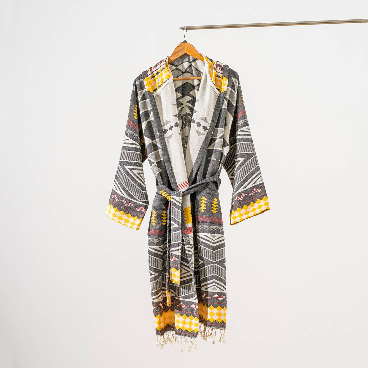 Tribal flat-woven Turkish bathrobe in black & white – kimono, pompom trim | Kikoya