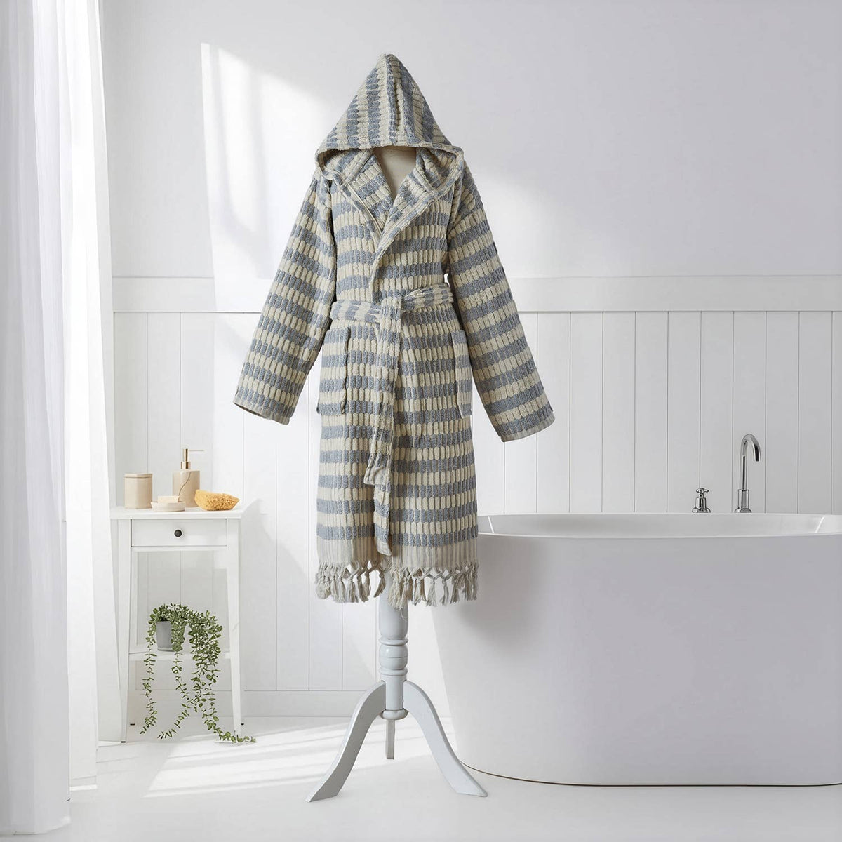 Pompom Turkish bathrobe – Lokum Grey, Hooded, texture detail | Kikoya