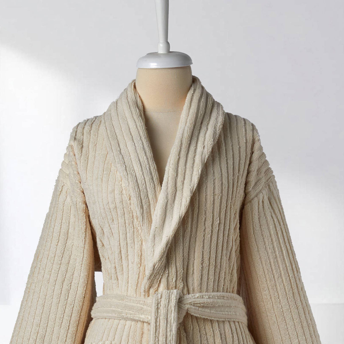 Pompom Turkish bathrobe – Natural Stripe, Shawl Collar, collar detail | Kikoya