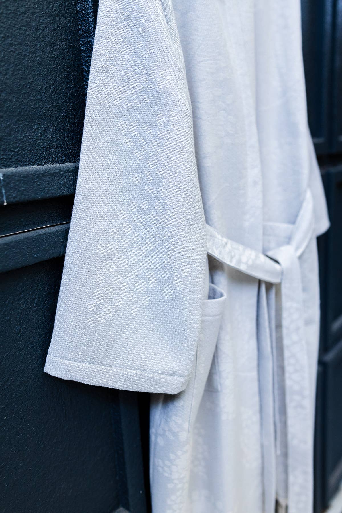 Leaves raised terry Turkish bathrobe, hooded, grey leaf jacquard | Kikoya