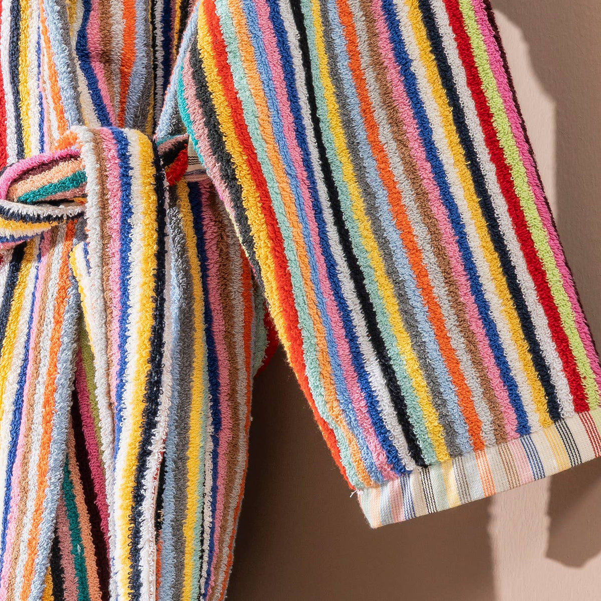 Pompom Turkish bathrobe – Multicolor Pinstripe, Hooded, texture detail | Kikoya