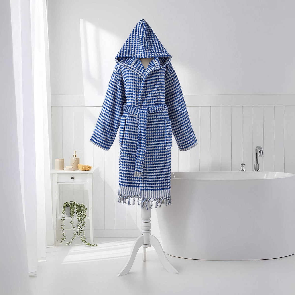 Pompom Turkish bathrobe – Blue, Hooded, back view | Kikoya