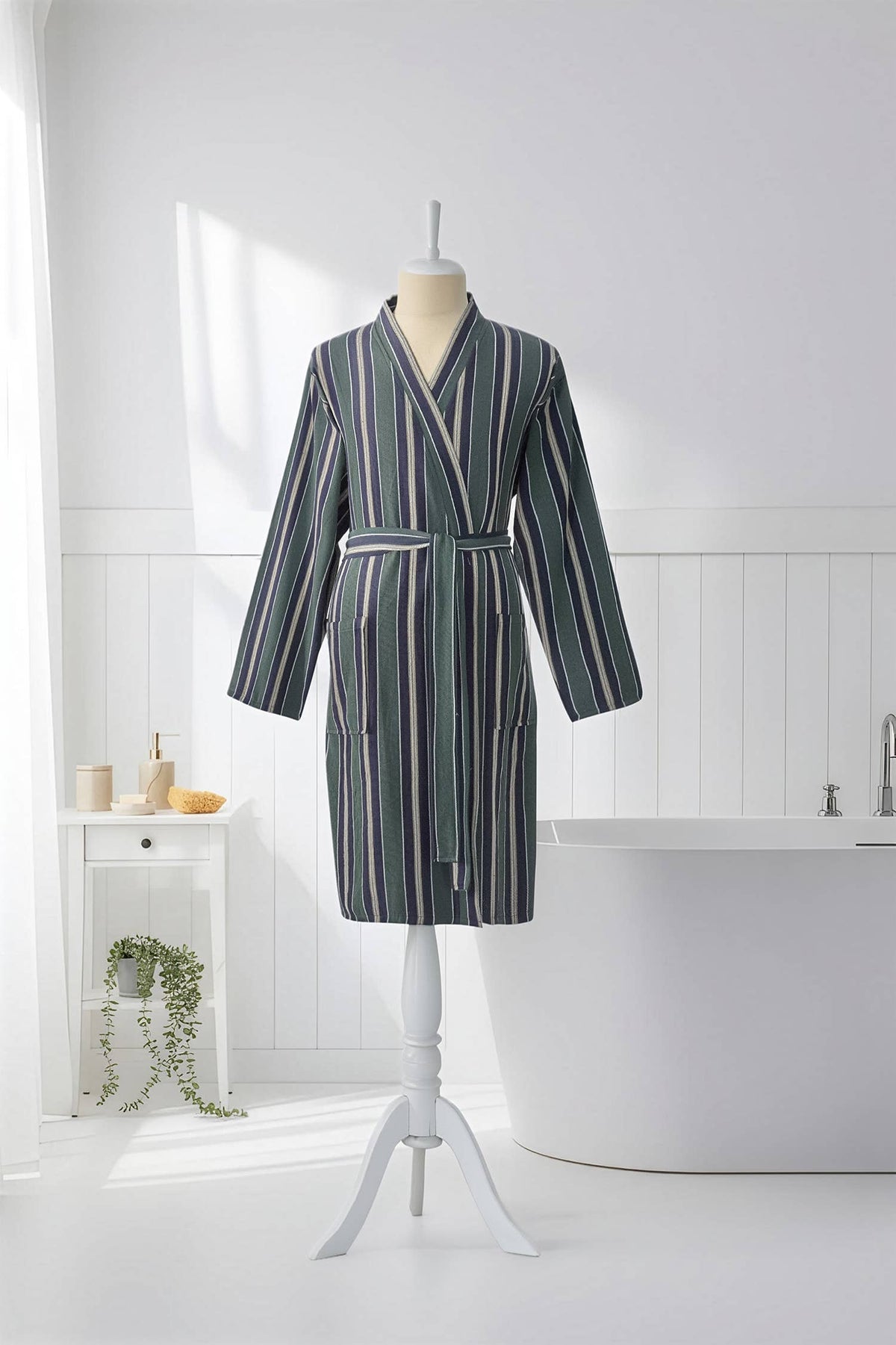 Pinstripe Turkish cotton bathrobe in forest green – kimono | Kikoya