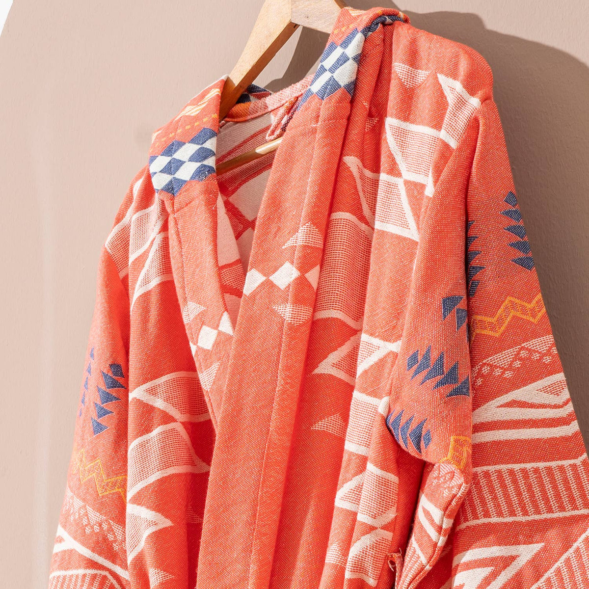 Tribal flat-woven Turkish bathrobe in coral & navy – kimono, fringed hem | Kikoya