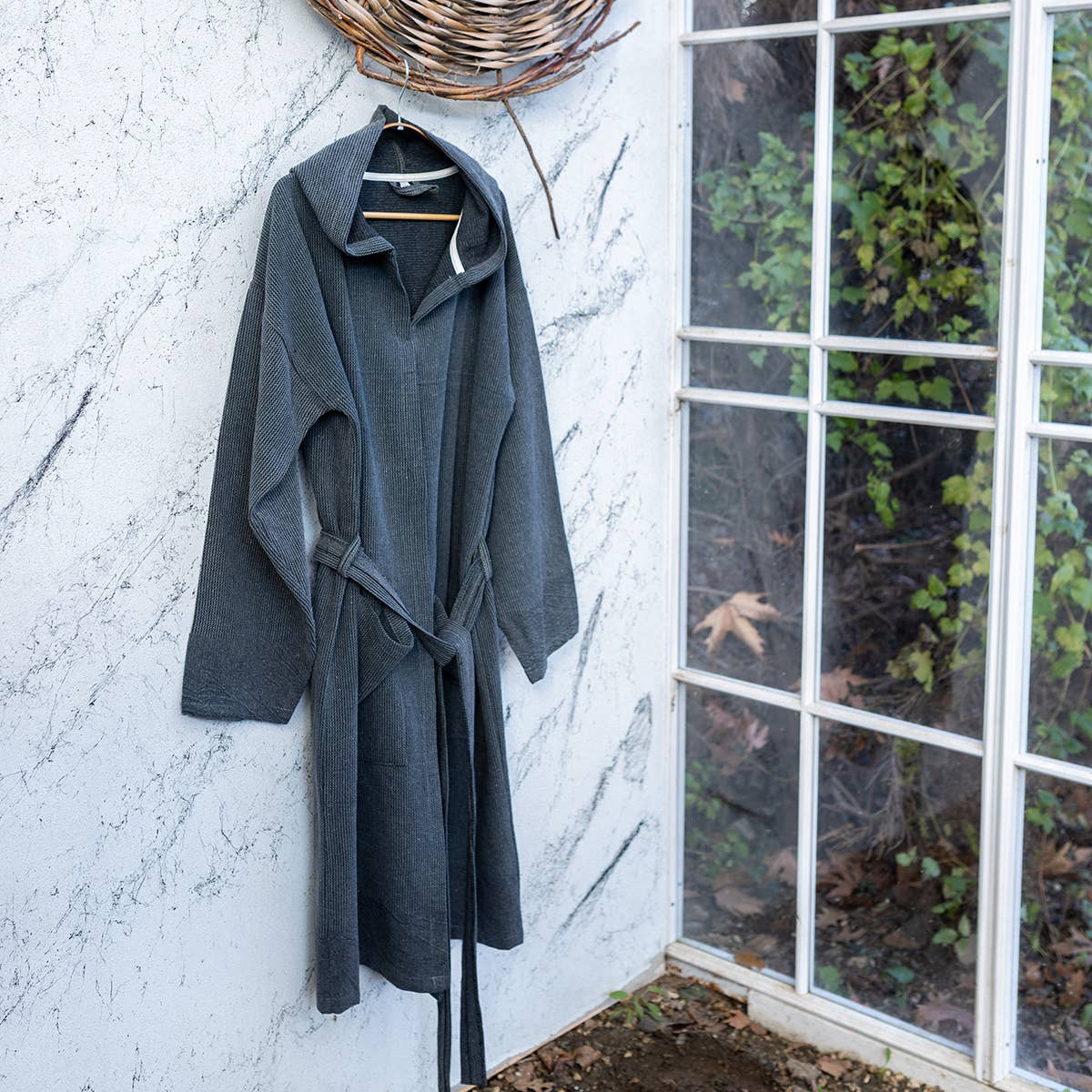 Stonewash waffle Turkish bathrobe, hooded and belted, in burgundy | Kikoya
