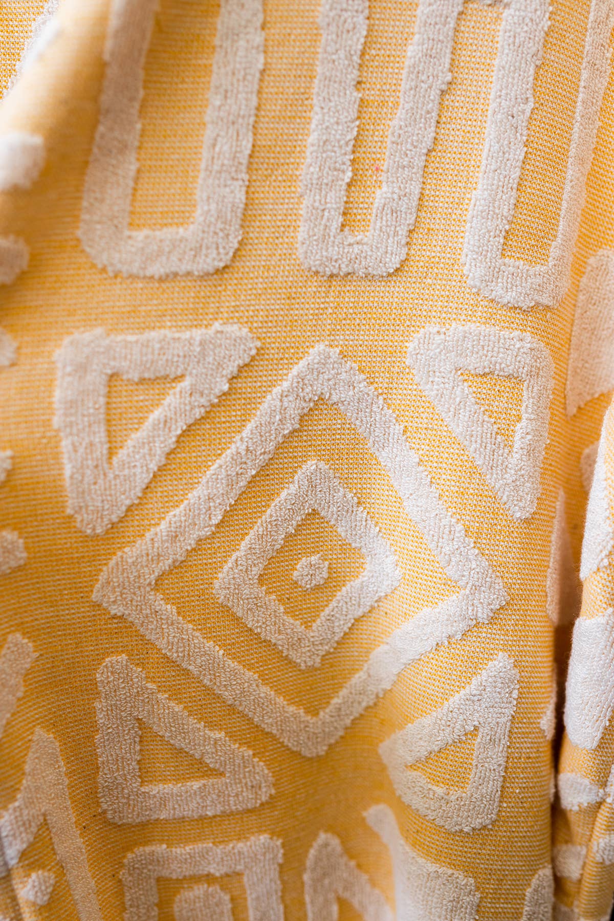 MixGeo raised terry Turkish bathrobe, hooded with a geometric jacquard | Kikoya