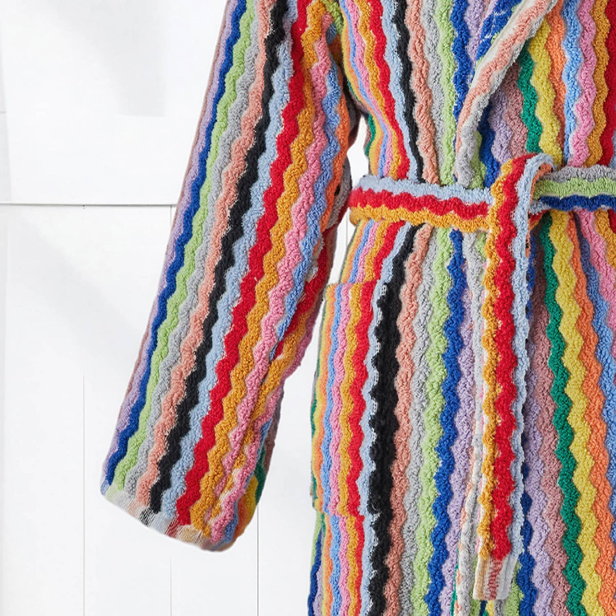 Pompom Turkish bathrobe – Zigzag Multicolor, Hooded, back view | Kikoya