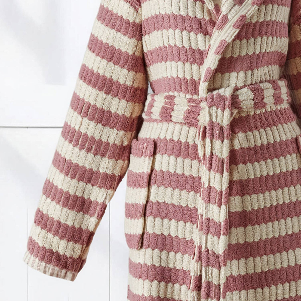 Pompom Turkish bathrobe – Lokum Rose, Hooded, texture detail | Kikoya