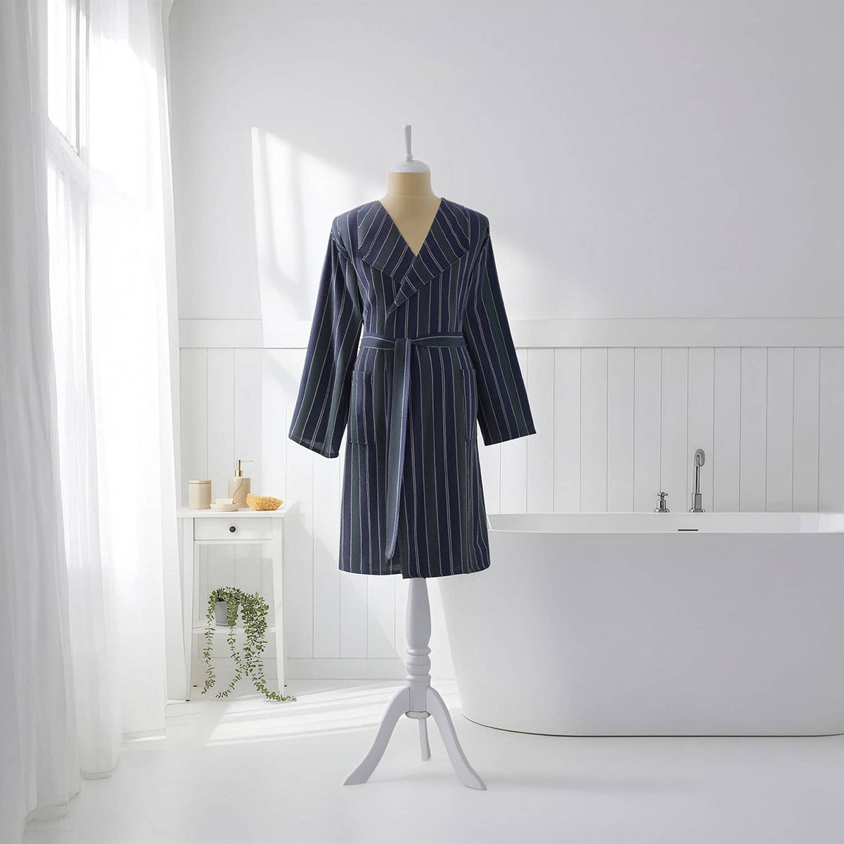 Pinstripe Turkish cotton bathrobe in navy – shawl collar | Kikoya