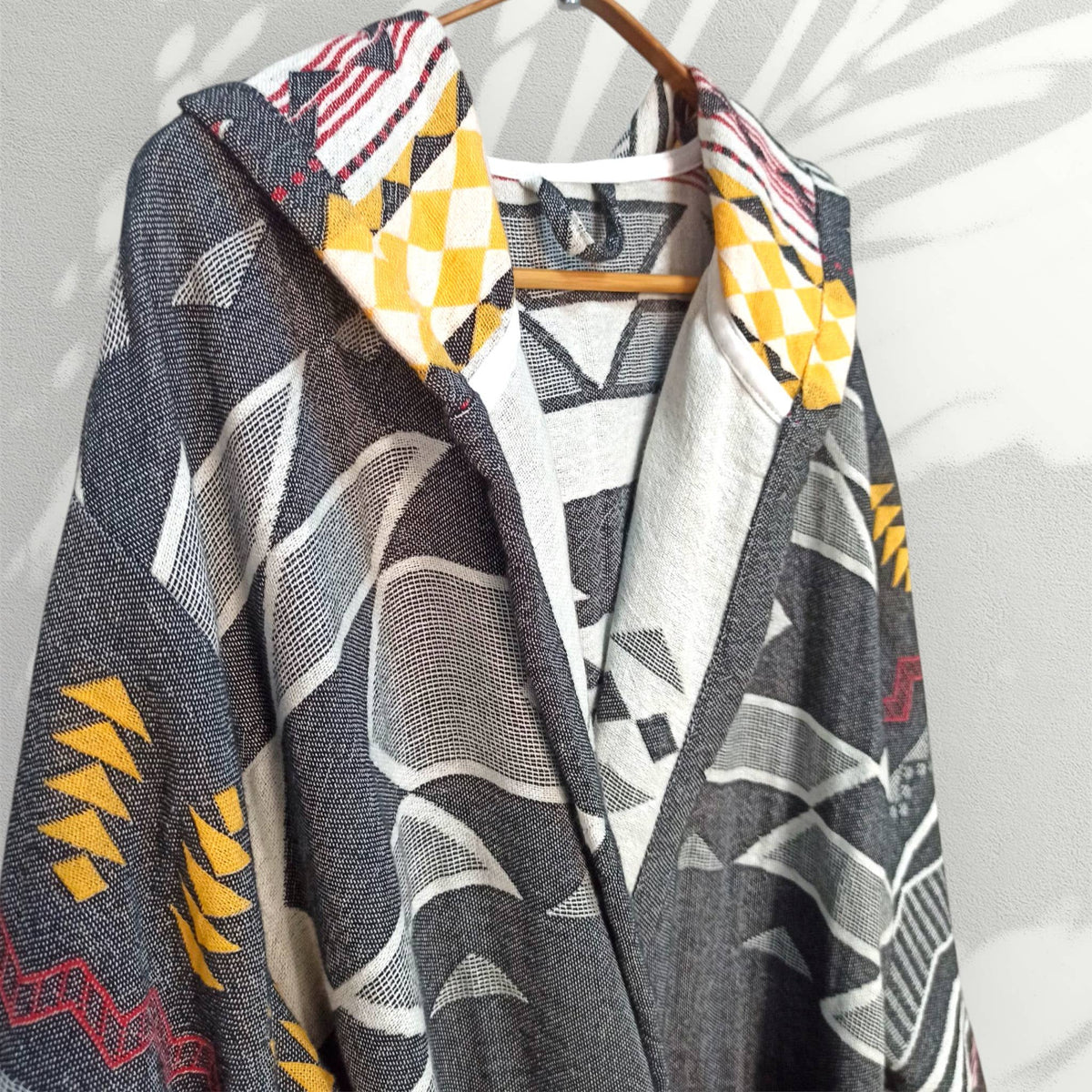 Tribal flat-woven Turkish bathrobe in black & white – kimono, pompom trim | Kikoya