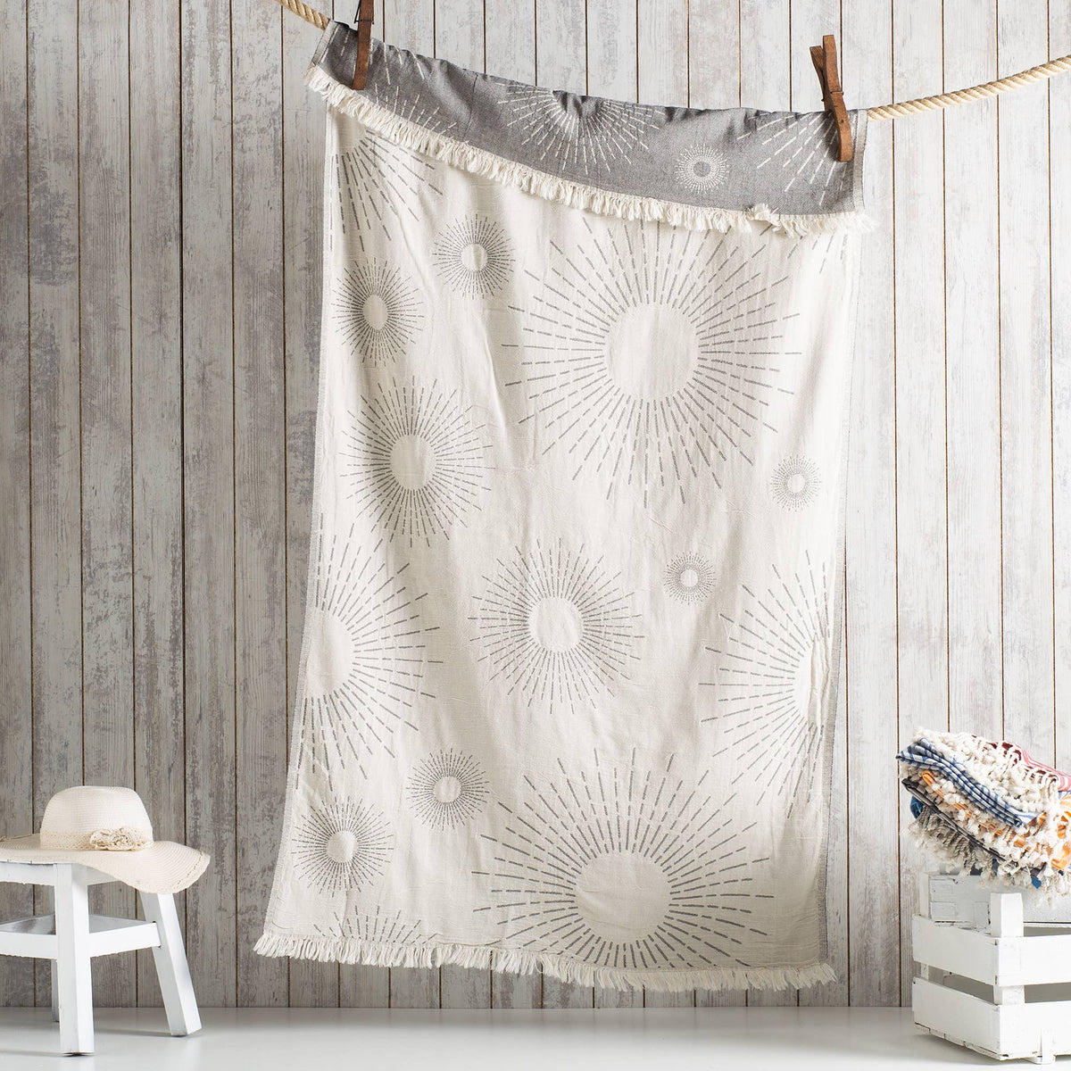 Sunburst print Turkish beach towel on natural cotton, 35x70 in, flat weave | Kikoya