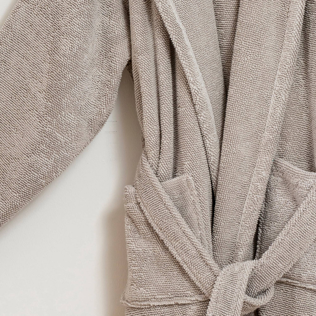 Pompom Turkish bathrobe – Pebble, Hooded, close-up | Kikoya