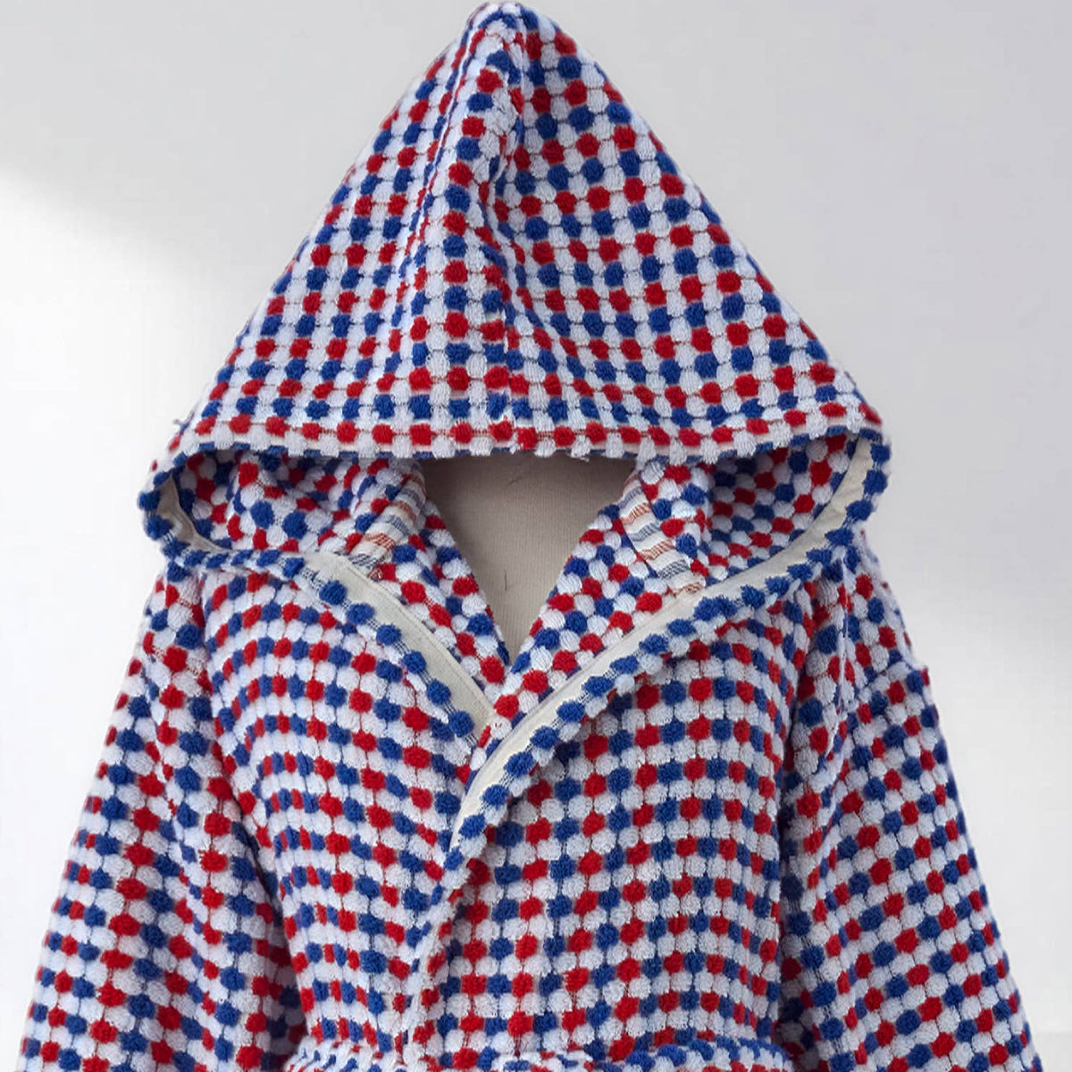 Pompom Turkish bathrobe – Navy & Red, Hooded, texture detail | Kikoya