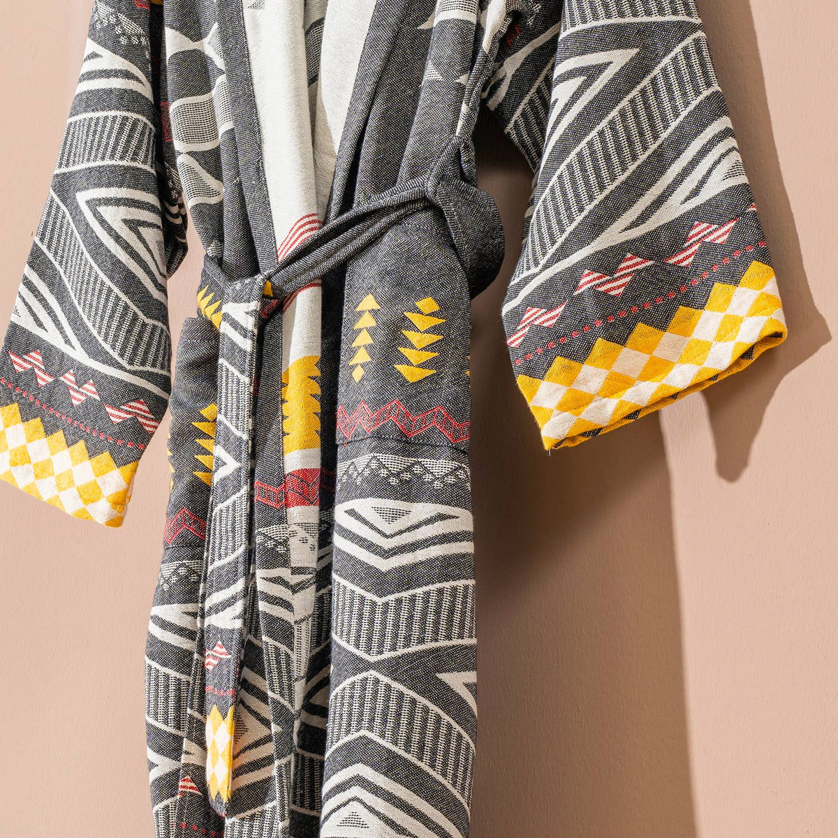Tribal flat-woven Turkish bathrobe in black & white – kimono, pompom trim | Kikoya