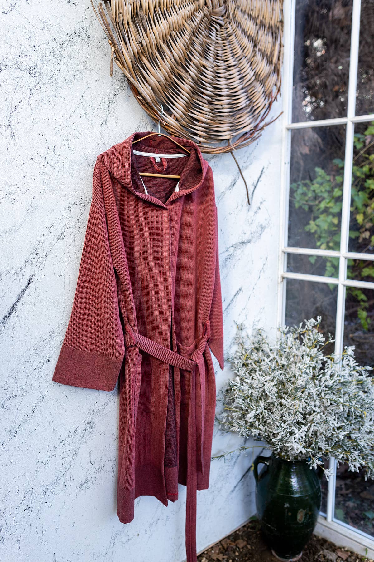 Stonewash waffle Turkish bathrobe, hooded and belted, in burgundy | Kikoya