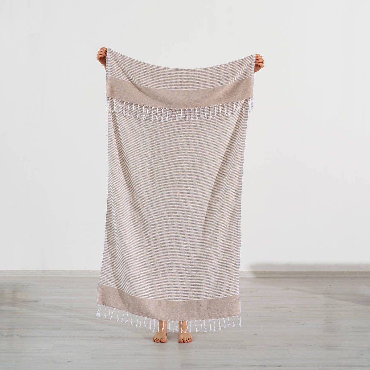 Efes Turkish beach towel in beige fine stripe with knotted fringe | Kikoya