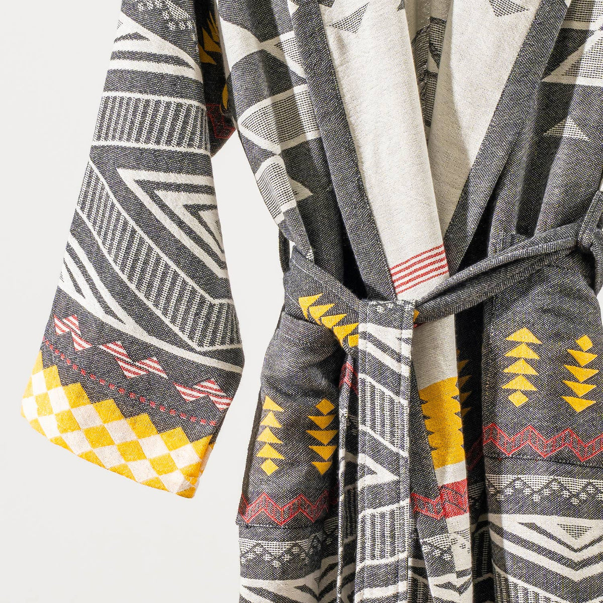 Tribal flat-woven Turkish bathrobe in black & white – kimono, pompom trim | Kikoya