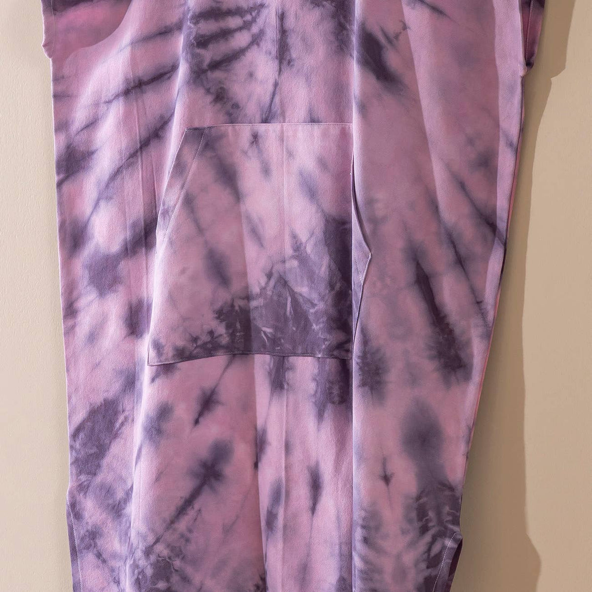 Plum Adult Hooded Changing Poncho – Purple Tie-dye, detail | Kikoya