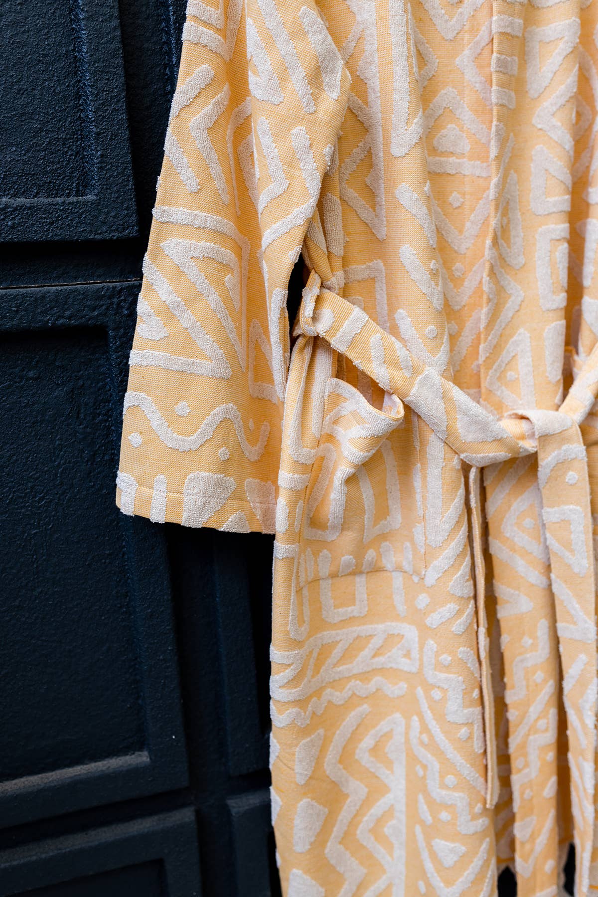 MixGeo raised terry Turkish bathrobe, hooded with a geometric jacquard | Kikoya