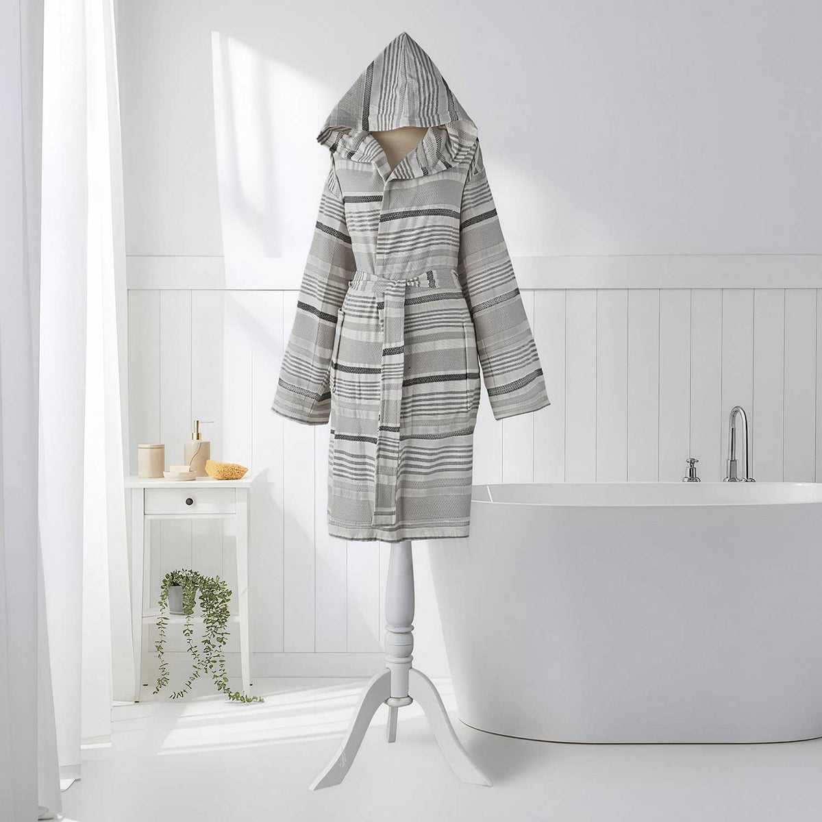 Check Turkish cotton bathrobe – hooded, fringed hood edge | Kikoya